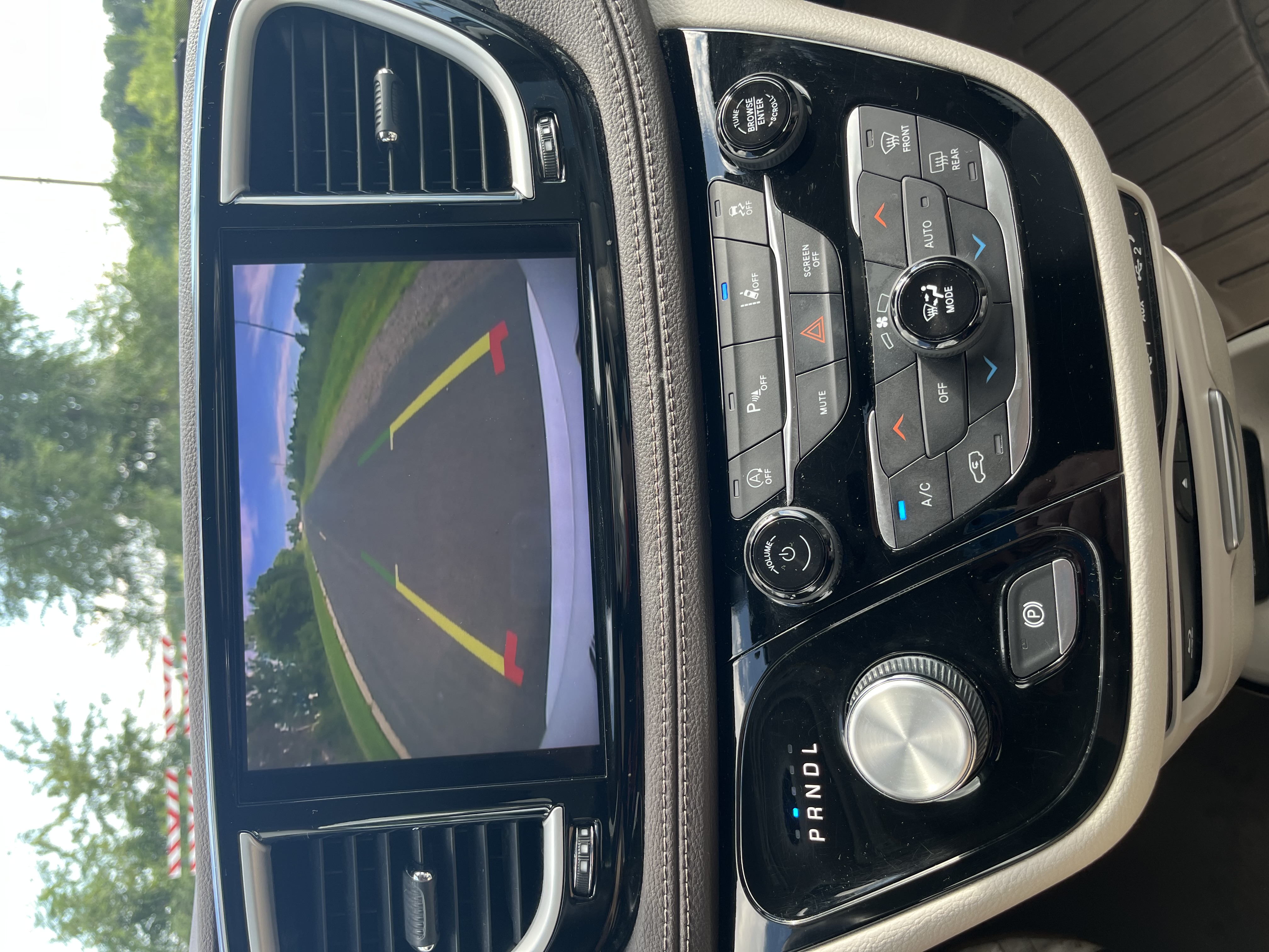 Used 2021 Chrysler Pacifica Touring-L w/ Uconnect Theater Family Group AWD/4WD image 32