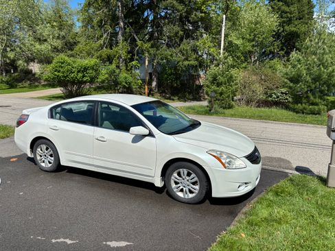 Used 2011 Nissan Altima 2.5 S w/ Special Edition Pkg FWD image 6