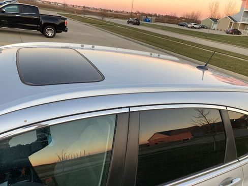 Used 2016 Honda CR-V Touring image 8