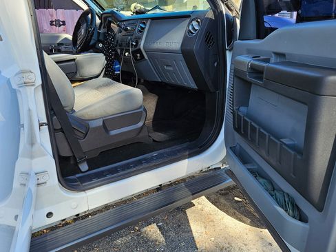 Used 2016 Ford F350 XLT image 5