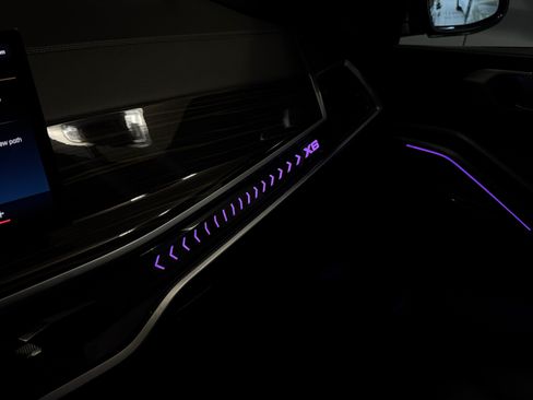 Used 2024 BMW X6 xDrive40i w/ Premium Package image 16