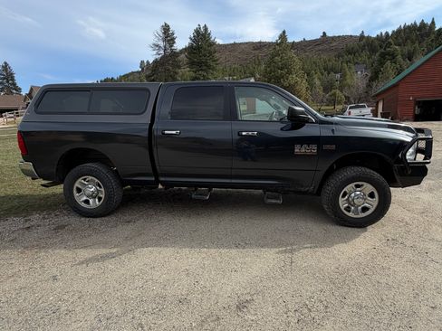 Used 2017 RAM 2500 SLT image 2