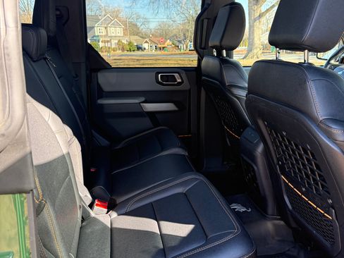 Used 2023 Ford Bronco Badlands image 10