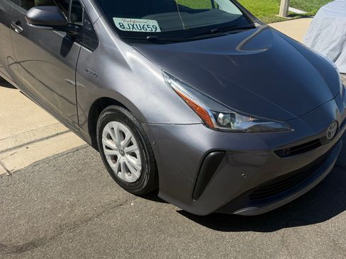 Used 2019 Toyota Prius LE w/ Carpet Mat Package FWD image 6
