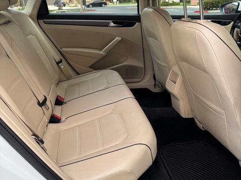 Used 2017 Volkswagen Passat 1.8T R-Line FWD image 13