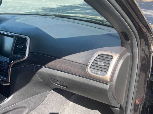 Used 2014 Jeep Grand Cherokee Limited image 16