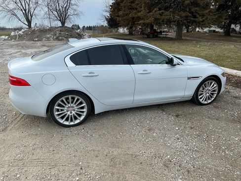 Used 2017 Jaguar XE First Edition image 5