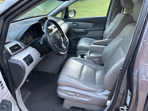 Used 2016 Honda Odyssey Touring Elite image 8