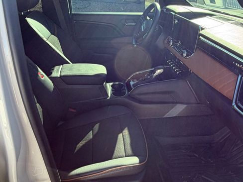 Used 2026 GMC Canyon AT4 w/ Nightfall Essentials Package image 10