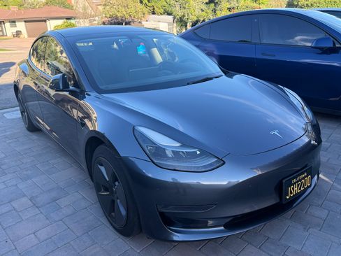Used 2023 Tesla Model 3 Standard Range image 4
