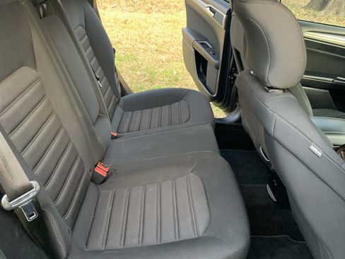 Used 2019 Ford Fusion SE image 6