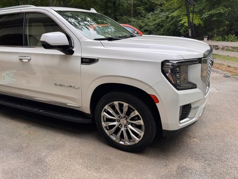 Used 2021 GMC Yukon XL Denali AWD/4WD image 5