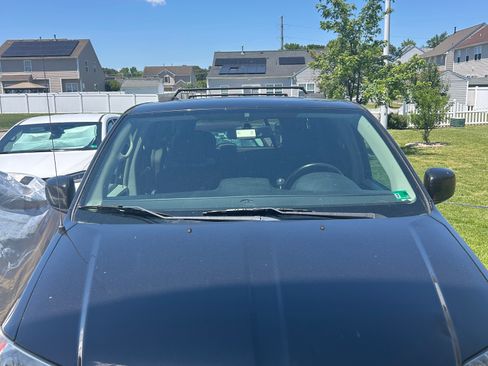 Used 2015 Chrysler Town & Country Touring FWD image 4