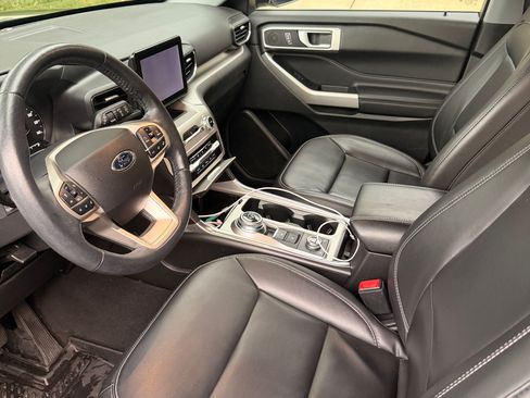 Used 2022 Ford Explorer XLT w/ Equipment Group 202A AWD/4WD image 11