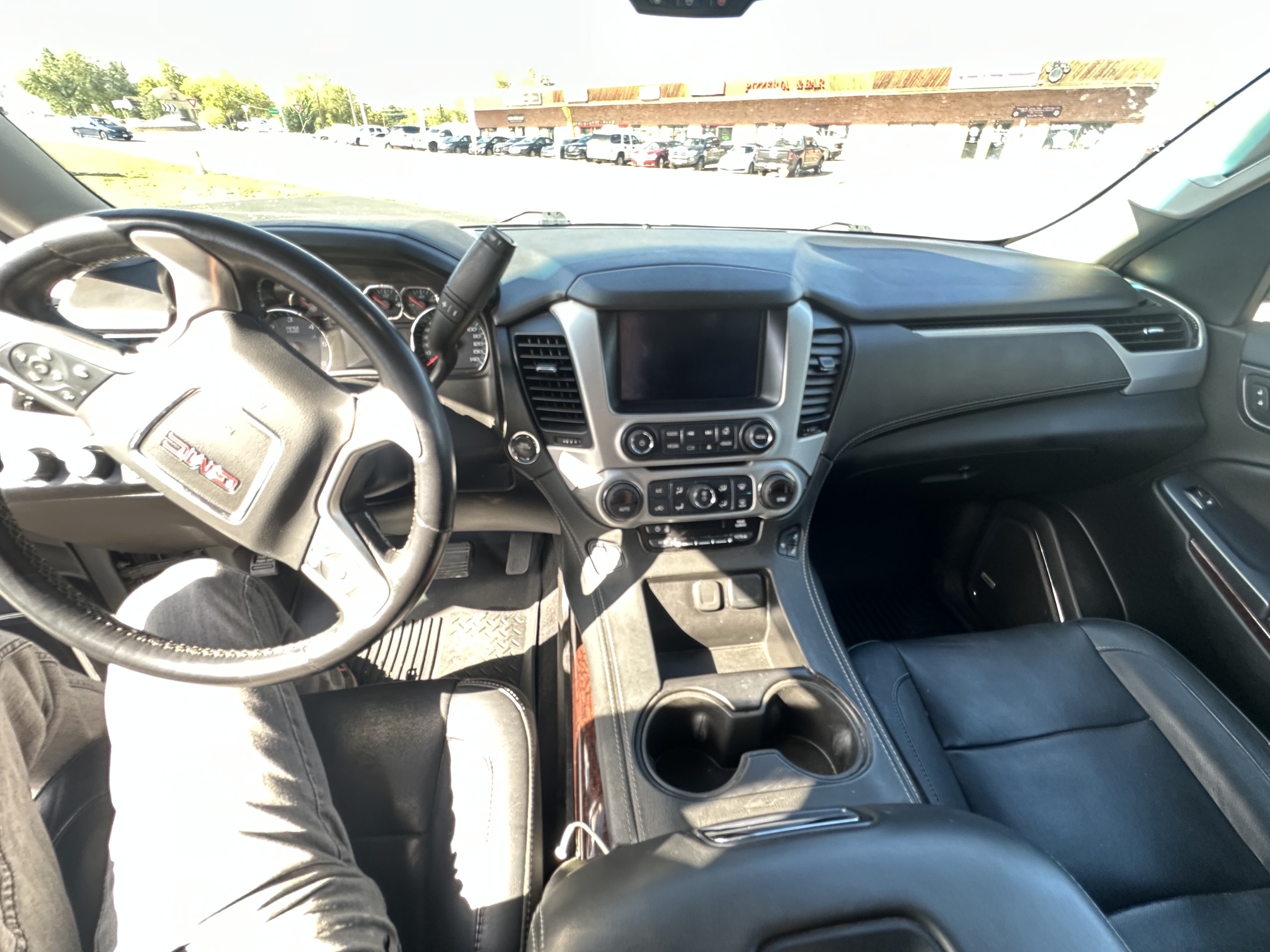 Used 2019 GMC Yukon XL SLT w/ Premium Edition AWD/4WD image 13