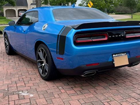 Used 2016 Dodge Challenger R/T Scat Pack w/ Leather Interior Group image 12