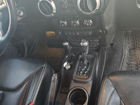 Used 2014 Jeep Wrangler Unlimited Rubicon image 9