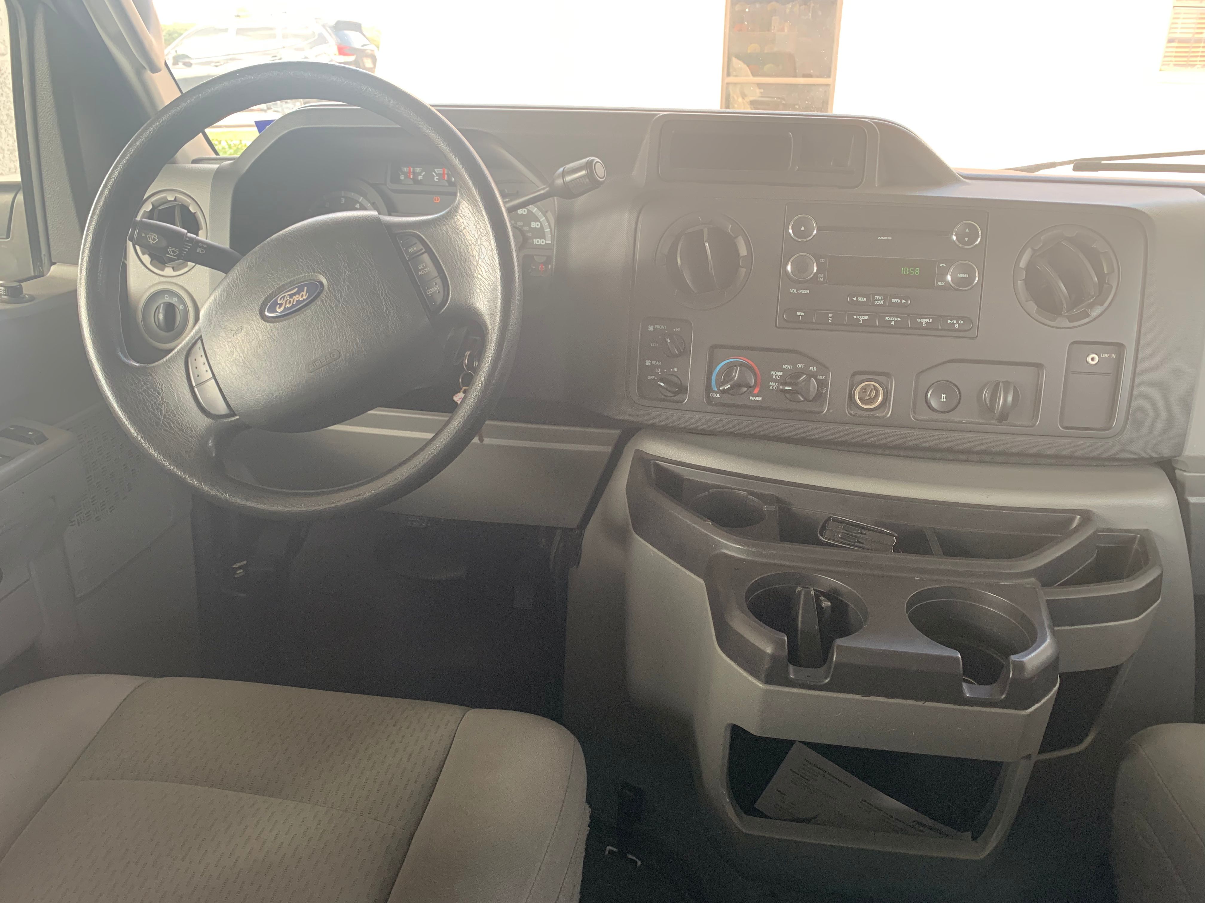 Used 2009 Ford E-350 and Econoline 350 XLT RWD image 10