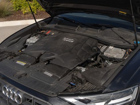 Used 2019 Audi Q8 Premium Plus w/ Premium Plus image 14