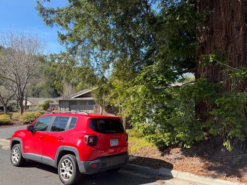 Used 2018 Jeep Renegade Latitude w/ Cold Weather Group image 1