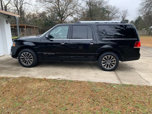Used 2017 Lincoln Navigator L Select RWD image 8