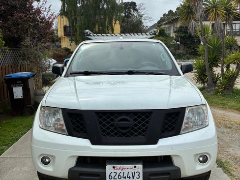 Used 2017 Nissan Frontier SV w/ SV Value Truck Package image 5