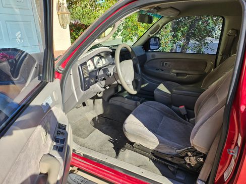 Used 2004 Toyota Tacoma PreRunner image 1