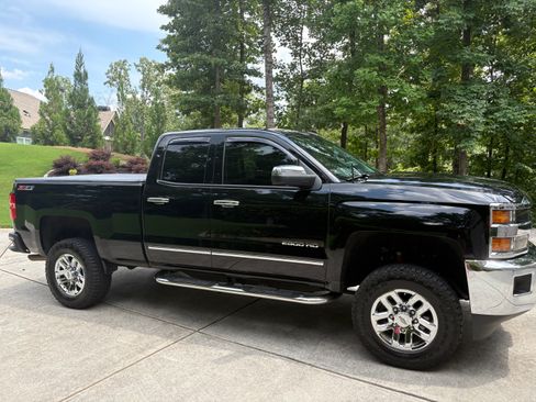 Used 2015 Chevrolet Silverado 2500 LTZ w/ LTZ Plus Package AWD/4WD image 4