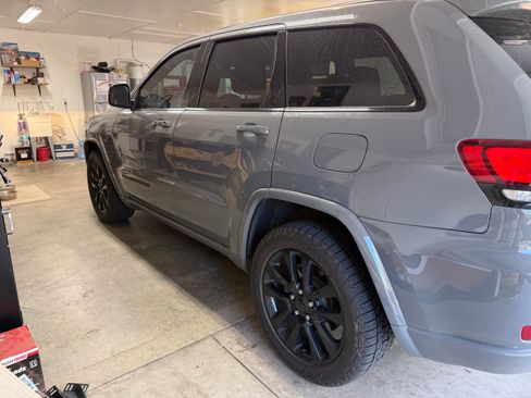 Used 2019 Jeep Grand Cherokee Altitude AWD/4WD image 14