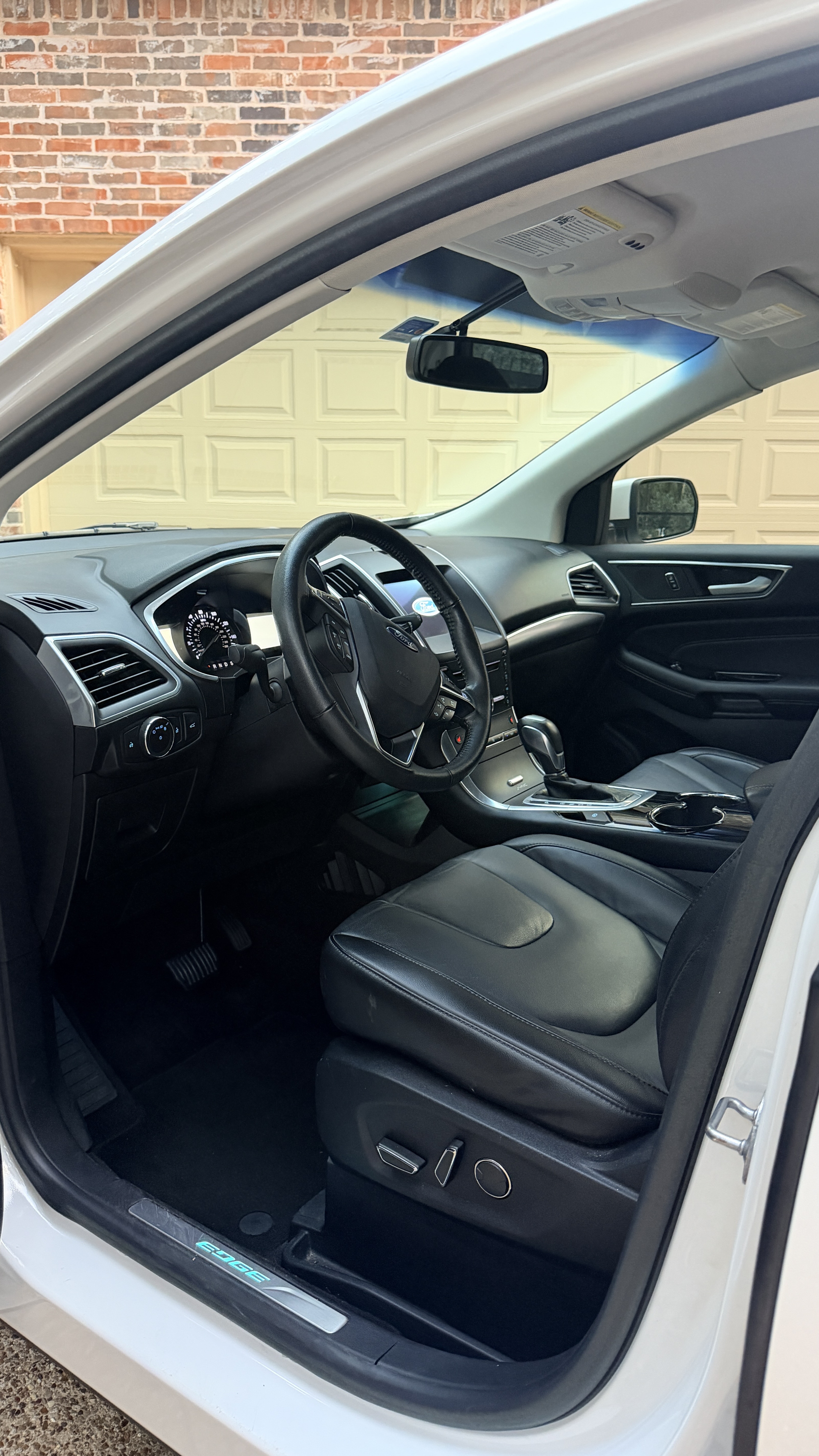 Used 2017 Ford Edge Titanium w/ Technology Package FWD image 11