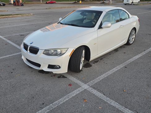 Used 2013 BMW 335i Convertible image 1