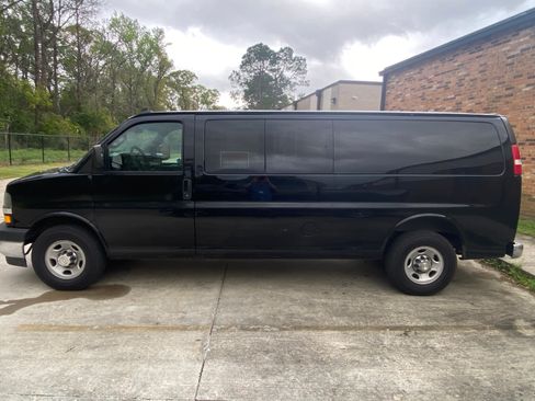 Used 2017 Chevrolet Express 3500 LT w/ LT Preferred Equipment Group image 9