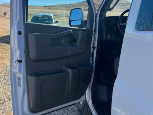 Used 2022 Chevrolet Express 3500 LS image 5
