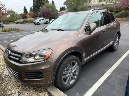 Used 2012 Volkswagen Touareg Executive image 1