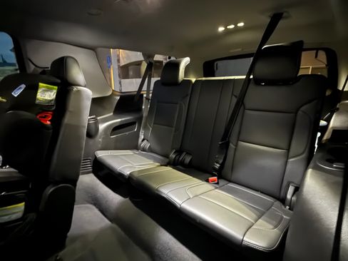 Used 2019 Chevrolet Suburban LT image 10