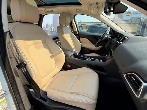 Used 2018 Jaguar F-PACE Premium image 6