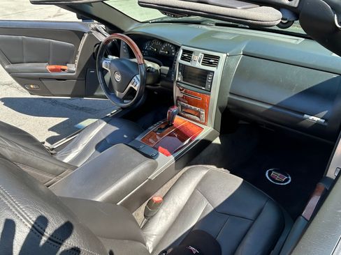 Used 2006 Cadillac XLR image 9