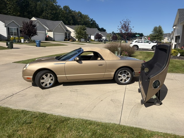 Used 2005 Ford Thunderbird RWD image 5