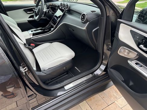 Used 2024 Mercedes-Benz GLC 300 image 9