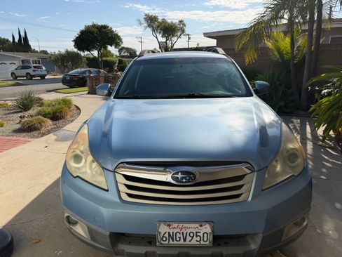 Used 2010 Subaru Outback 2.5i Premium AWD/4WD image 5