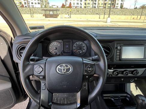 Used 2018 Toyota Tacoma SR image 13