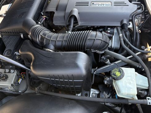 Used 2006 Pontiac Solstice Convertible w/ Premium Package RWD image 9