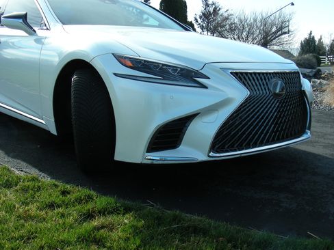 Used 2018 Lexus LS 500 500 Sedan 4D w/ Accessory Package (Z2) image 9