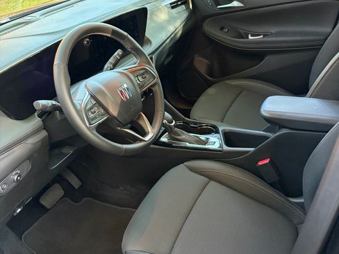 Used 2025 Buick Encore GX Preferred w/ Comfort Package AWD/4WD image 2