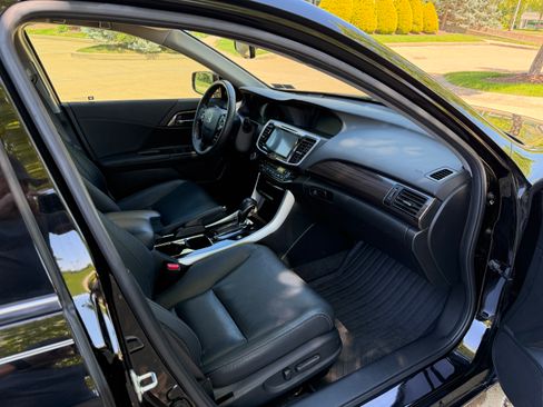 Used 2017 Honda Accord EX-L image 14