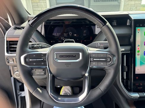 Used 2026 GMC Yukon Denali w/ Denali Reserve Package AWD/4WD image 9