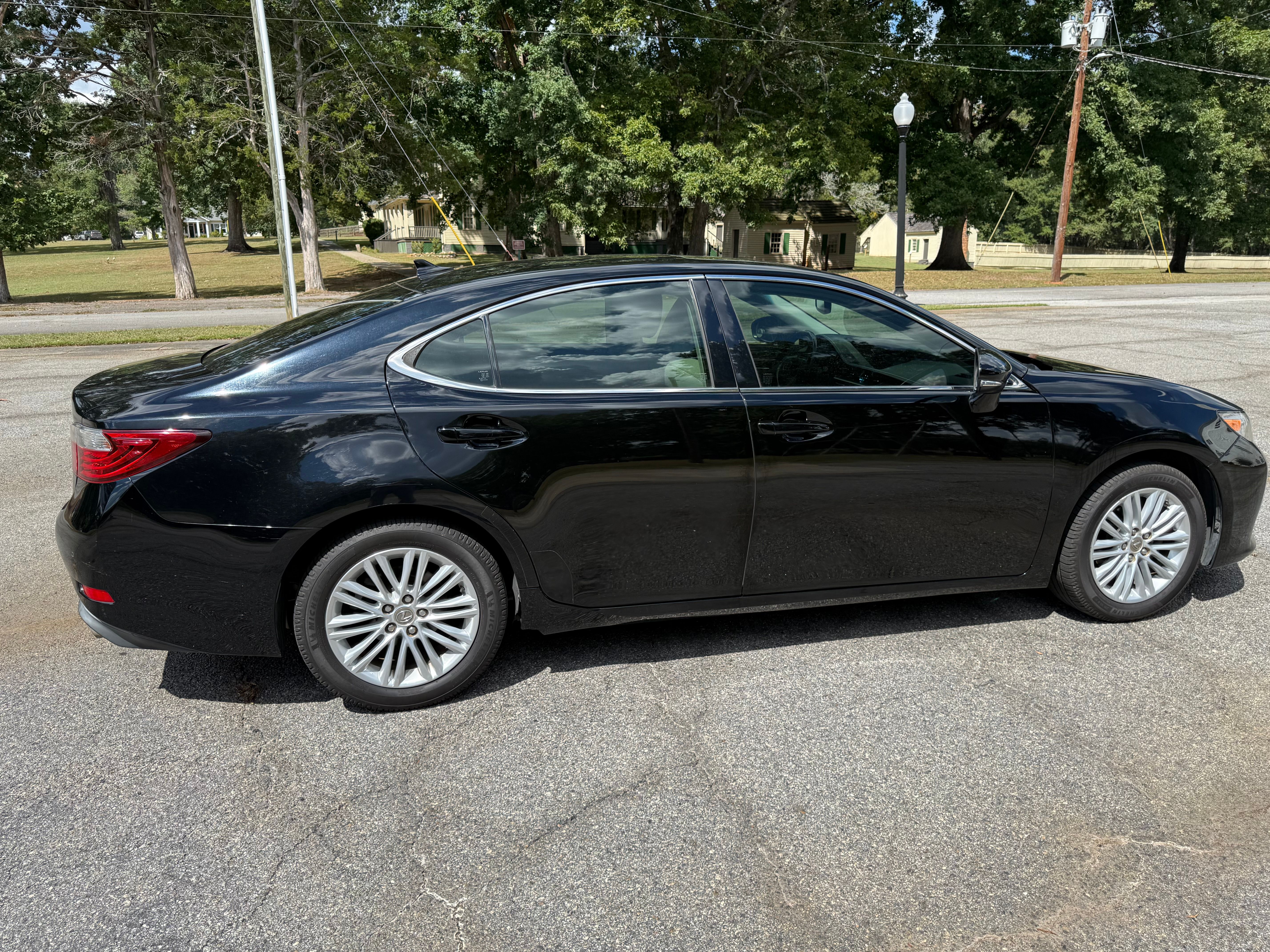 Used 2014 Lexus ES 350 w/ Luxury Package FWD image 6
