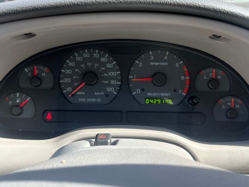 Used 2002 Ford Mustang Coupe image 5