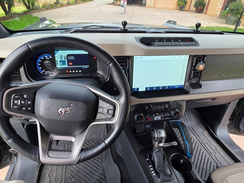 Used 2022 Ford Bronco Wildtrak image 11