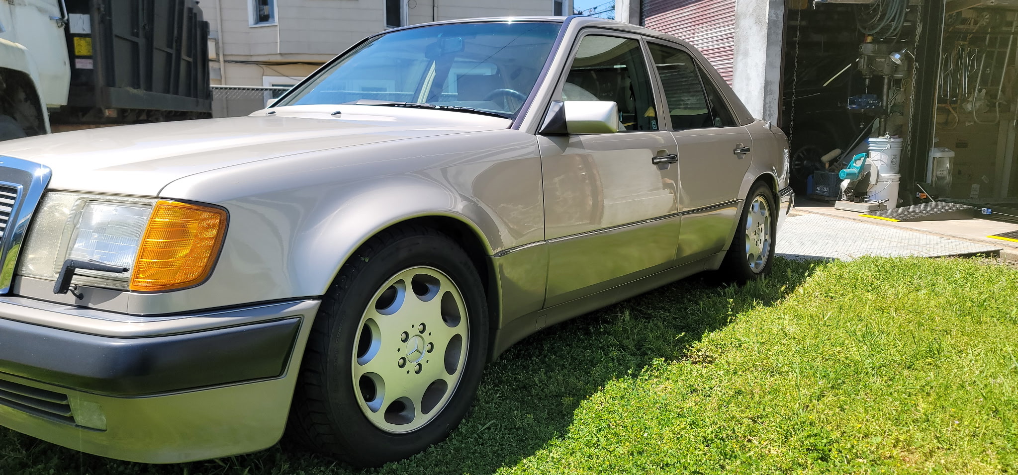Used 1993 Mercedes-Benz 500 E image 1